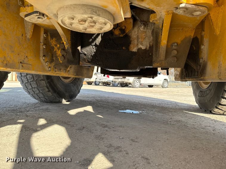 image for item EA2277 2010 John Deere 770G motor grader