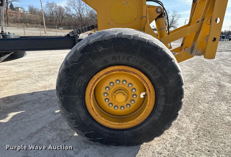 image for item EA2277 2010 John Deere 770G motor grader