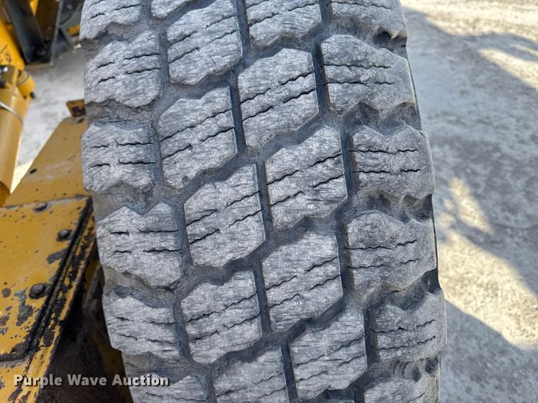 image for item EA2277 2010 John Deere 770G motor grader