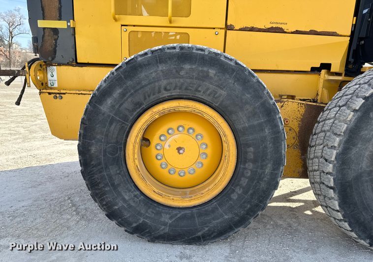 image for item EA2277 2010 John Deere 770G motor grader