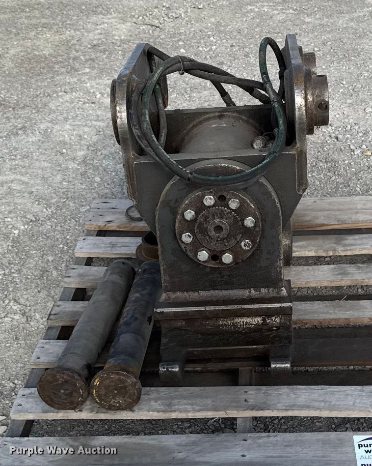 image for item EA2281 Helac excavator tilt coupler