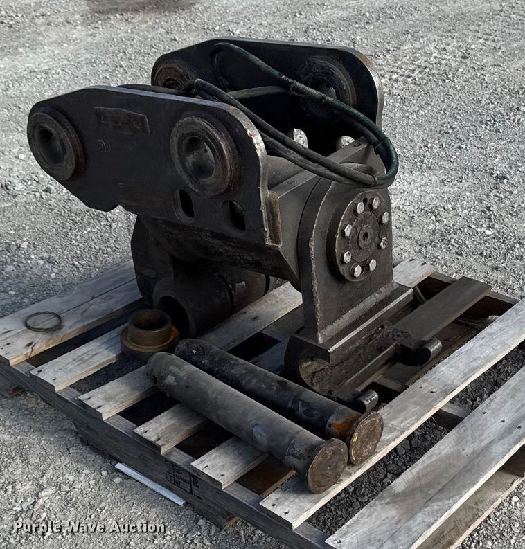image for item EA2281 Helac excavator tilt coupler