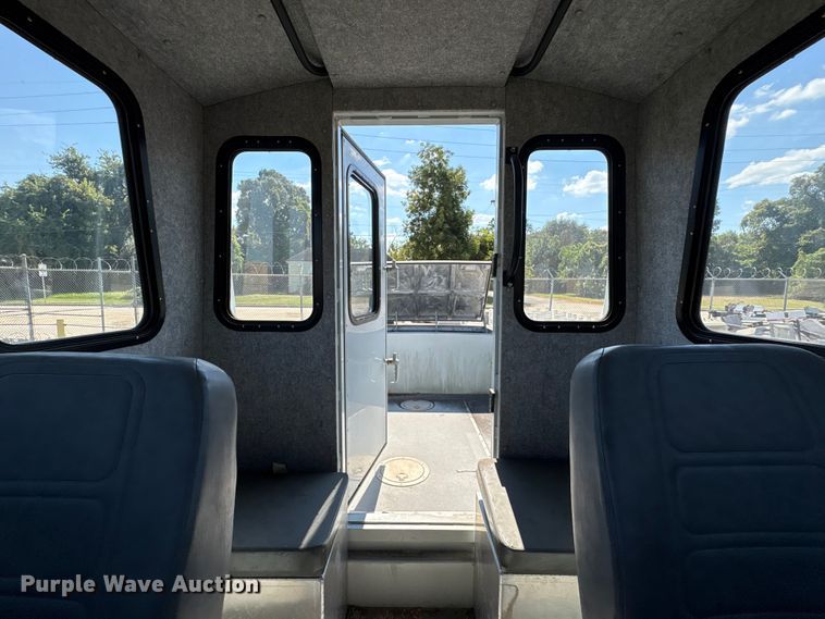 image for item EA6997 2006 Sea Ark VC Commander boat