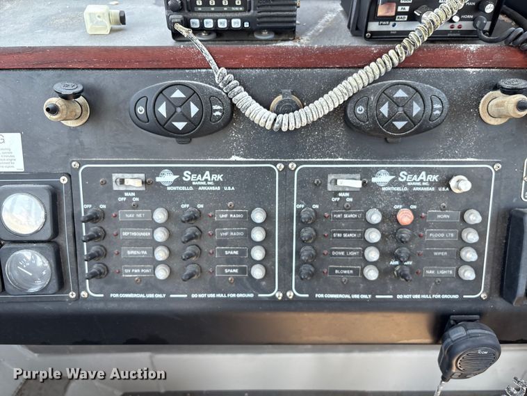 image for item EA6997 2006 Sea Ark VC Commander boat