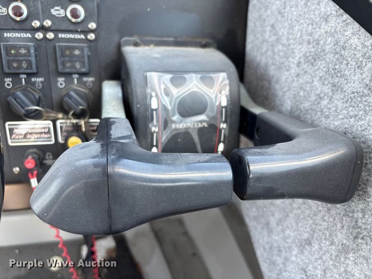 image for item EA6997 2006 Sea Ark VC Commander boat