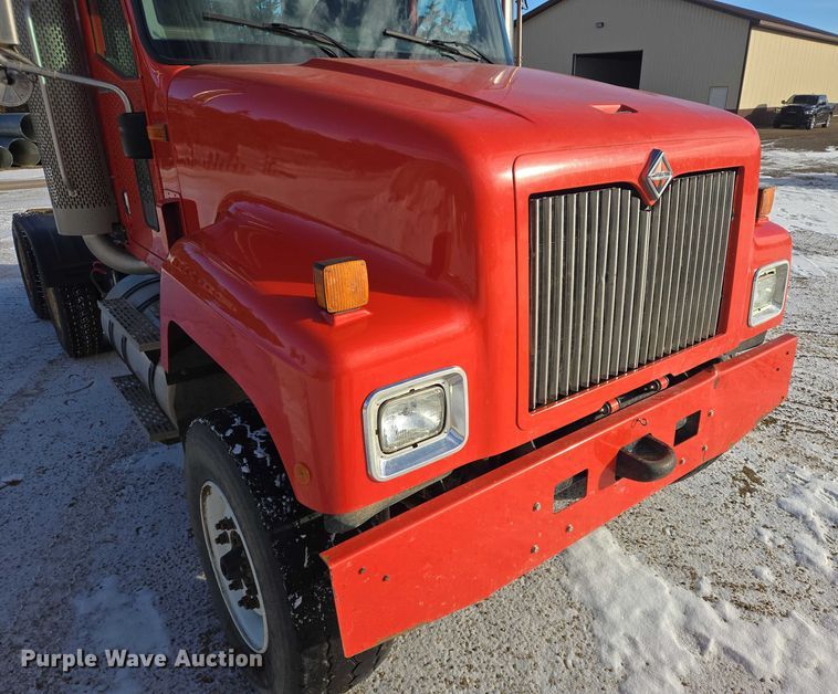 image for item EB1225 2002 International 5500i semi truck