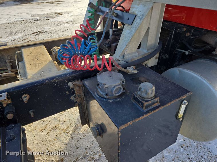 image for item EB1225 2002 International 5500i semi truck