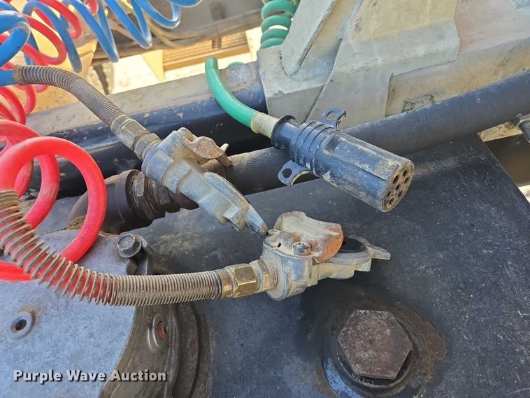 image for item EB1225 2002 International 5500i semi truck