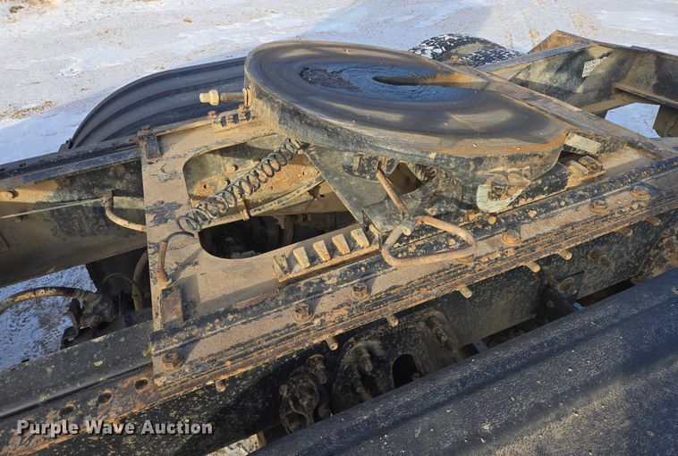 image for item EB1225 2002 International 5500i semi truck