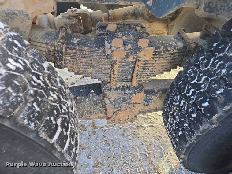 image for item EB1225 2002 International 5500i semi truck