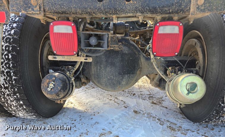 image for item EB1225 2002 International 5500i semi truck