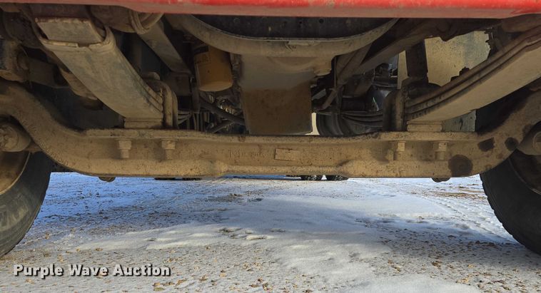 image for item EB1225 2002 International 5500i semi truck