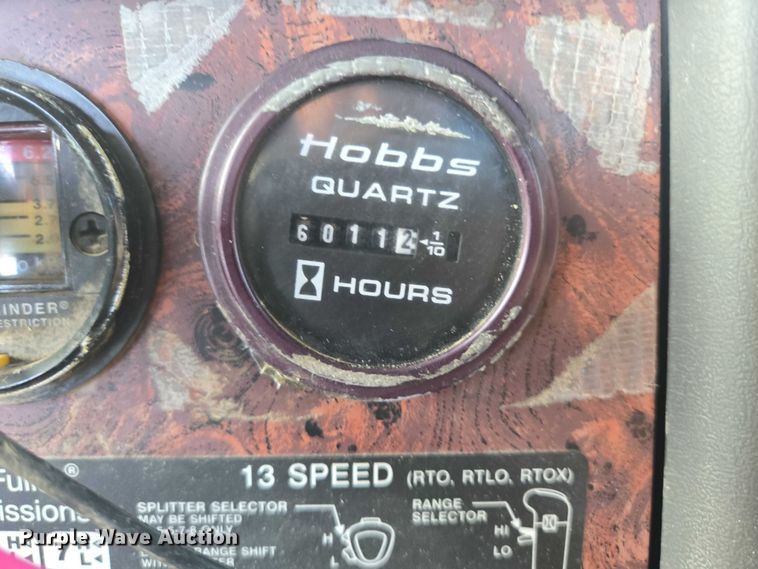 image for item EB1225 2002 International 5500i semi truck