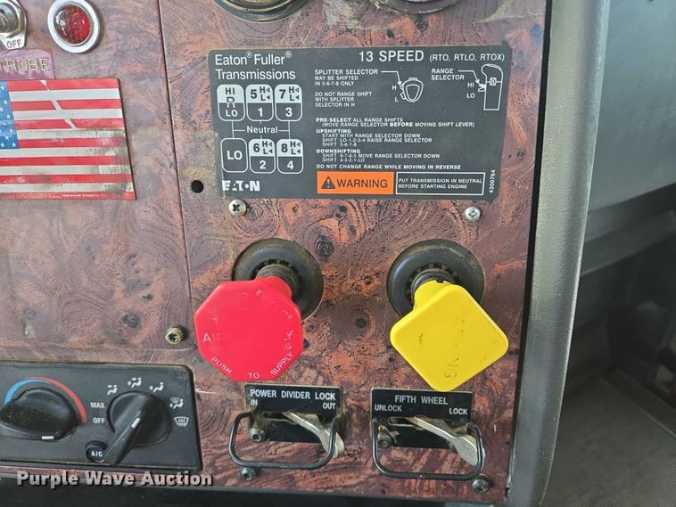 image for item EB1225 2002 International 5500i semi truck