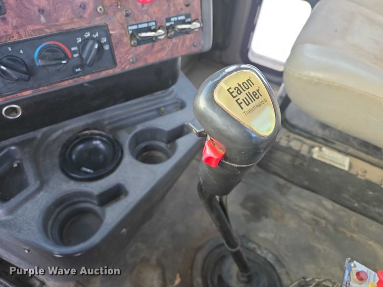 image for item EB1225 2002 International 5500i semi truck