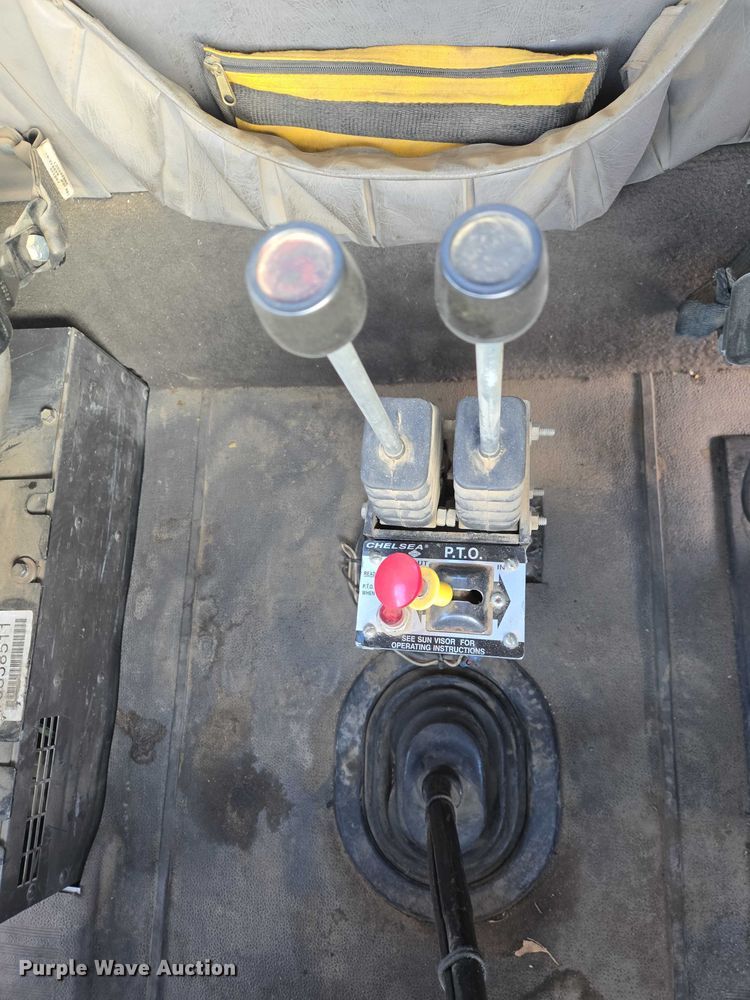 image for item EB1225 2002 International 5500i semi truck