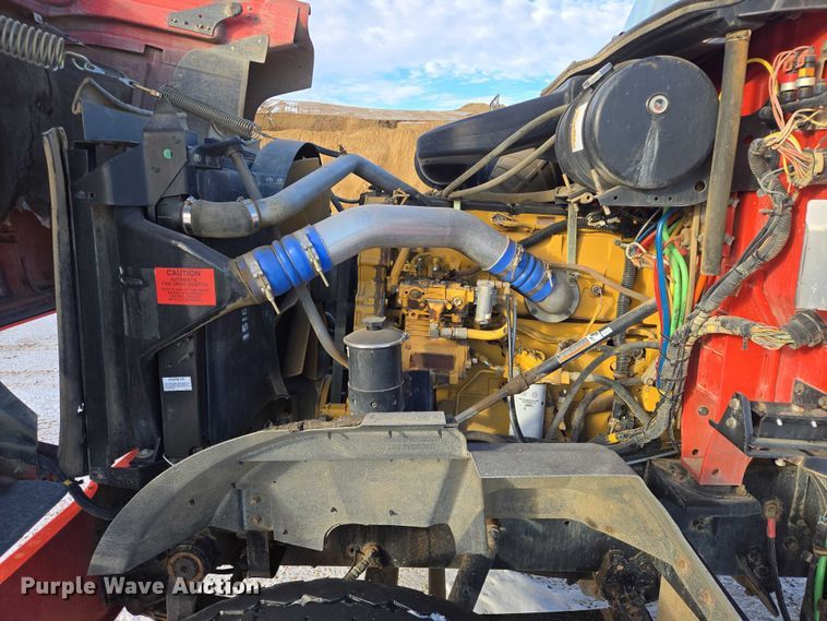 image for item EB1225 2002 International 5500i semi truck