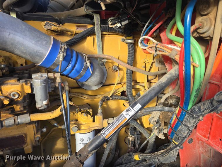 image for item EB1225 2002 International 5500i semi truck