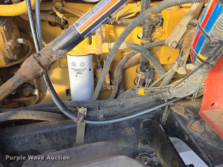 image for item EB1225 2002 International 5500i semi truck