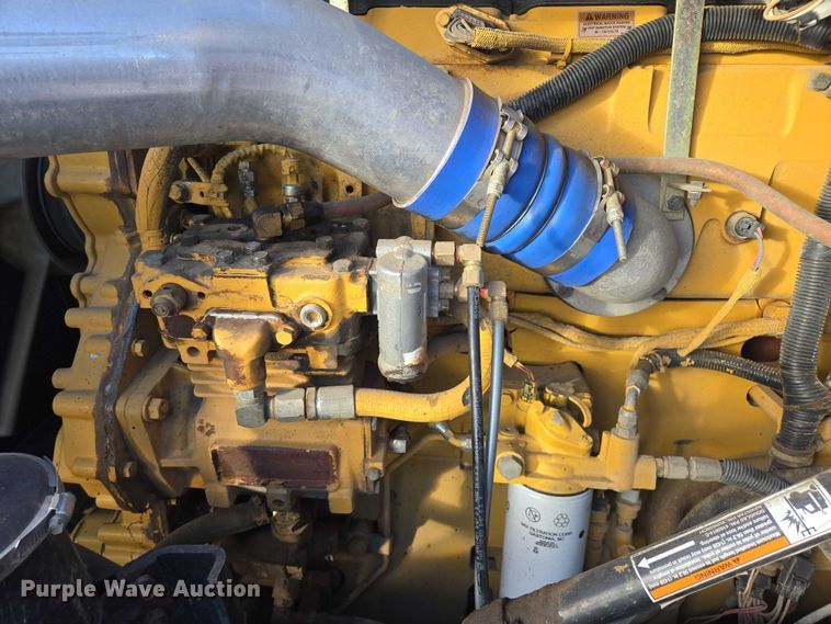 image for item EB1225 2002 International 5500i semi truck