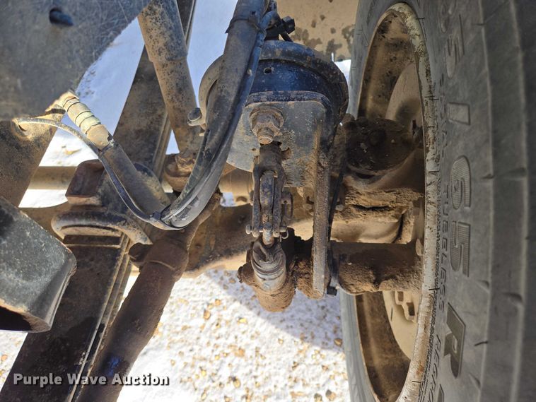 image for item EB1225 2002 International 5500i semi truck