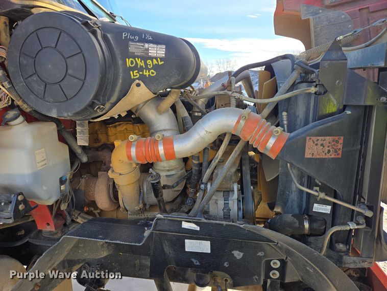 image for item EB1225 2002 International 5500i semi truck