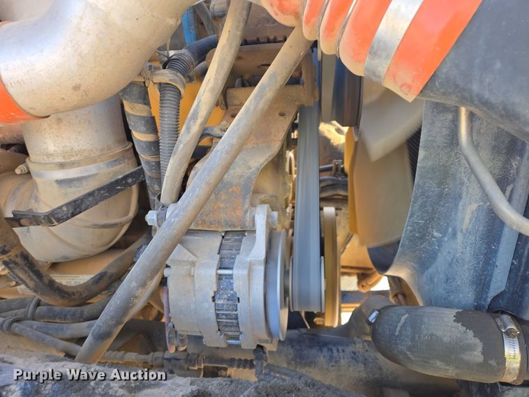 image for item EB1225 2002 International 5500i semi truck