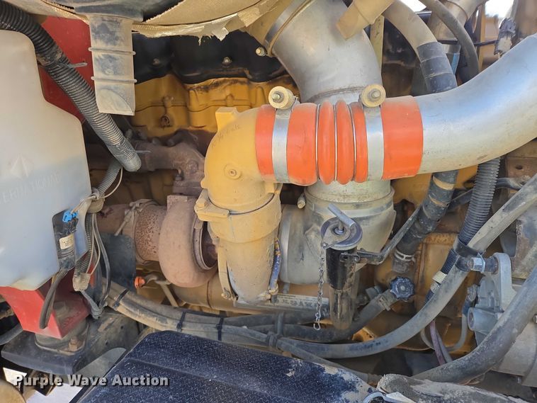 image for item EB1225 2002 International 5500i semi truck