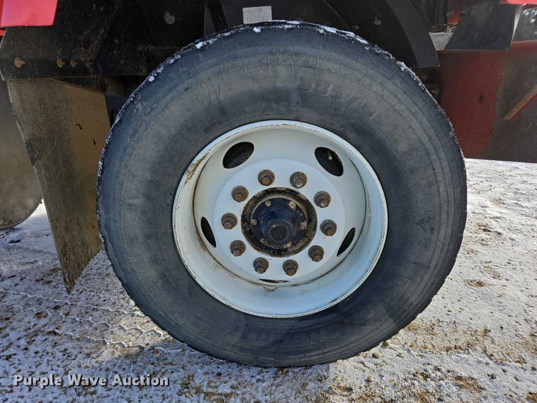 image for item EB1225 2002 International 5500i semi truck