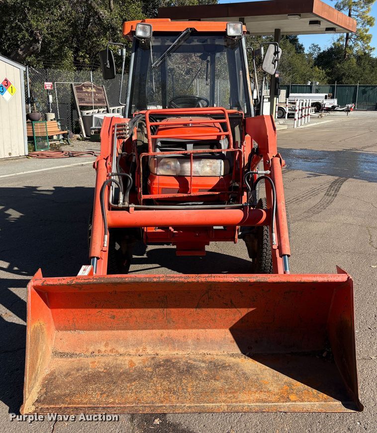 image for item EC8200 Kubota L4200 tractor
