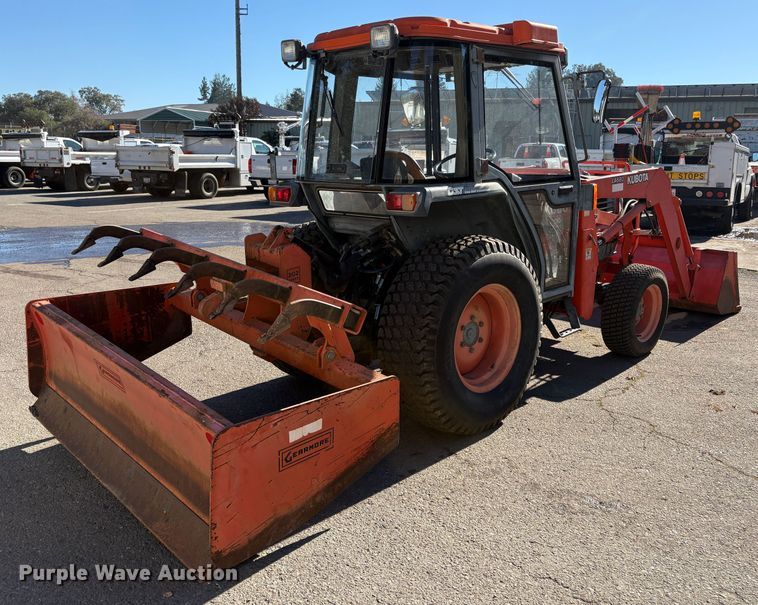 image for item EC8200 Kubota L4200 tractor