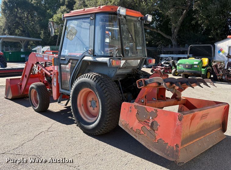 image for item EC8200 Kubota L4200 tractor