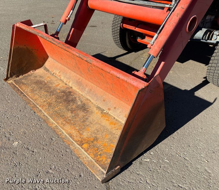 image for item EC8200 Kubota L4200 tractor