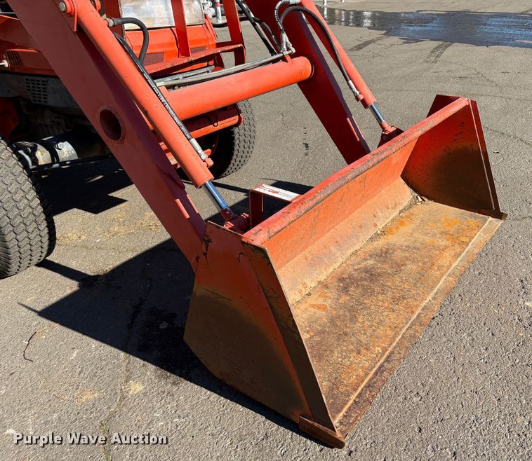 image for item EC8200 Kubota L4200 tractor