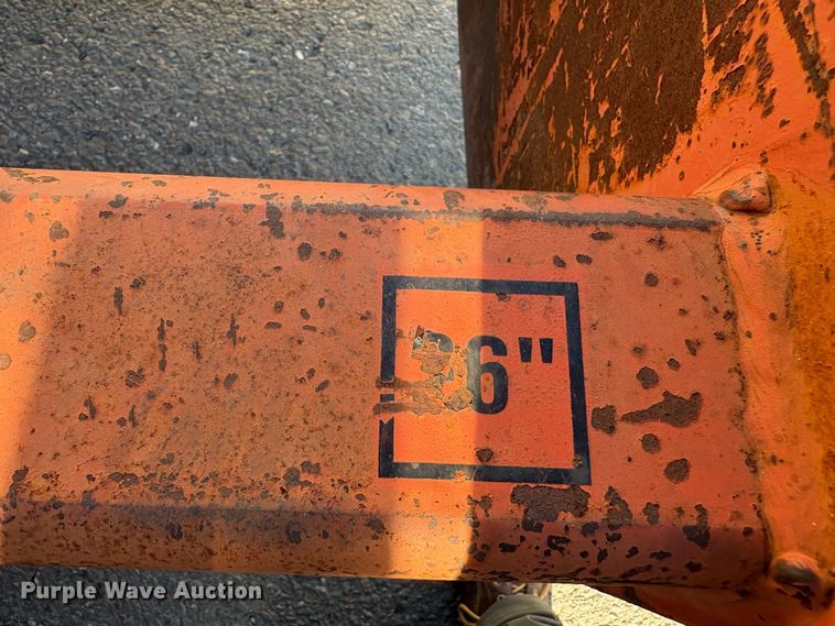 image for item EC8200 Kubota L4200 tractor