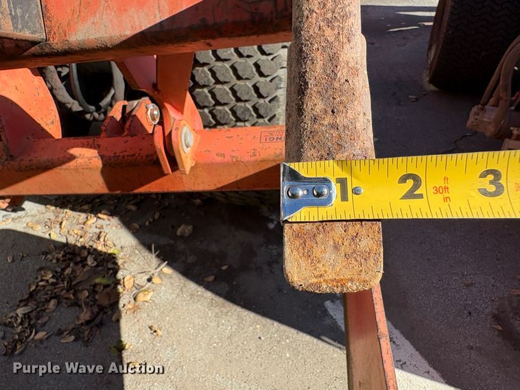 image for item EC8200 Kubota L4200 tractor