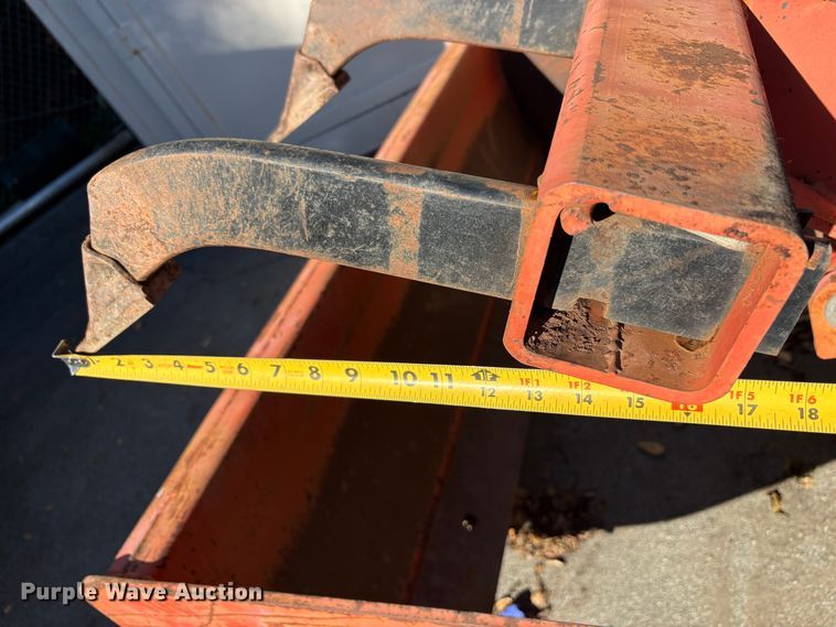 image for item EC8200 Kubota L4200 tractor