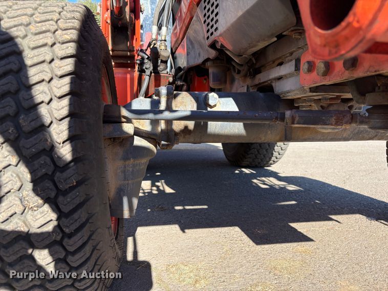 image for item EC8200 Kubota L4200 tractor