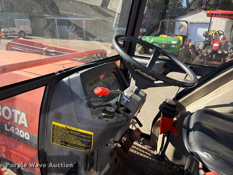 image for item EC8200 Kubota L4200 tractor