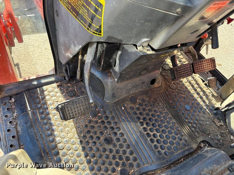 image for item EC8200 Kubota L4200 tractor