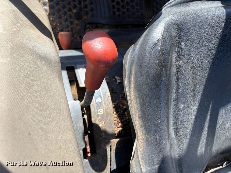 image for item EC8200 Kubota L4200 tractor