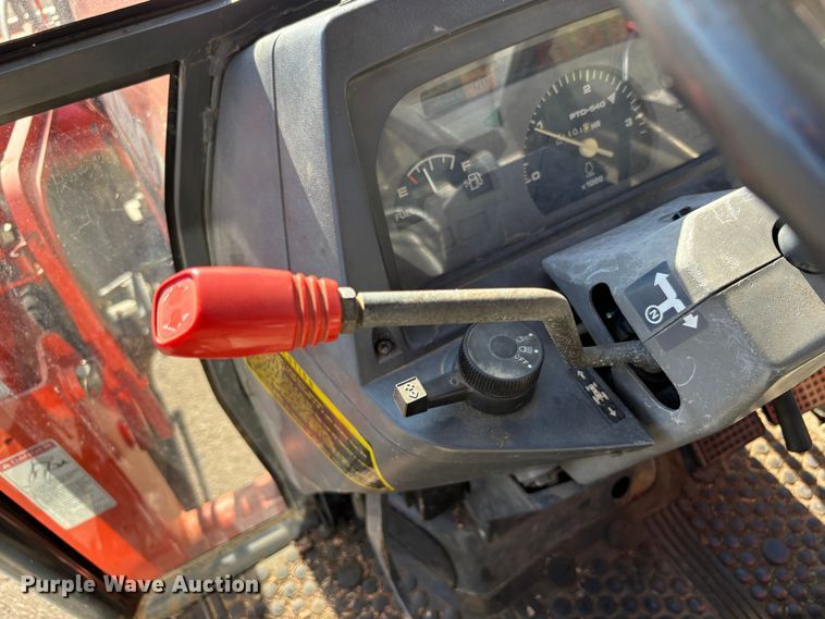 image for item EC8200 Kubota L4200 tractor