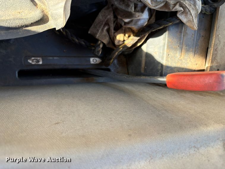 image for item EC8200 Kubota L4200 tractor