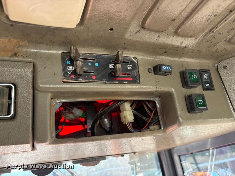 image for item EC8200 Kubota L4200 tractor