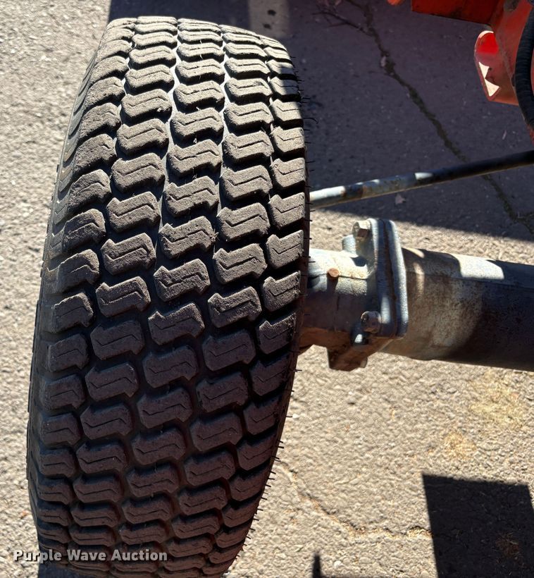 image for item EC8200 Kubota L4200 tractor