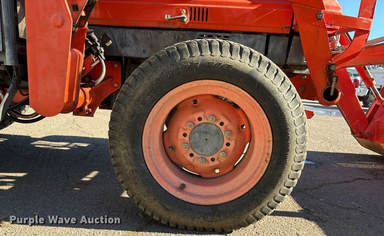 image for item EC8200 Kubota L4200 tractor