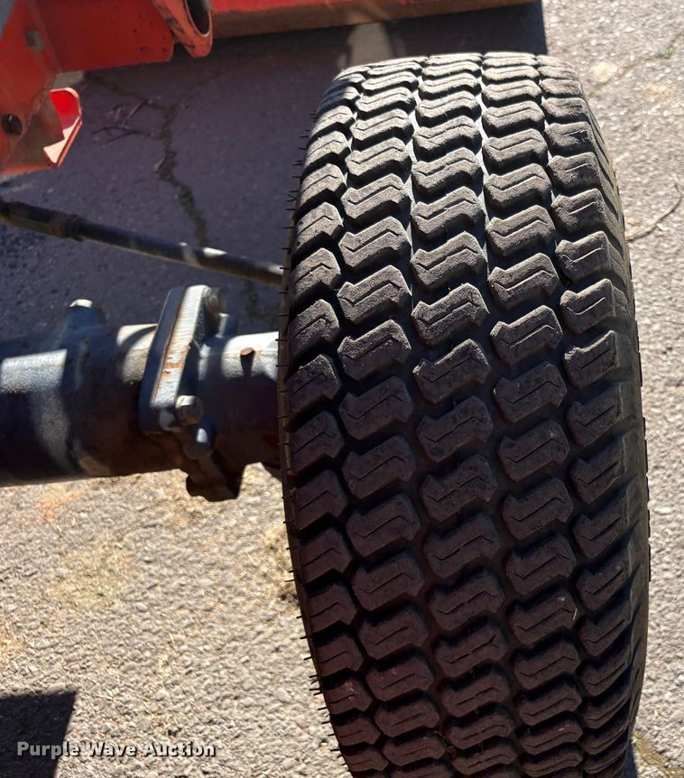 image for item EC8200 Kubota L4200 tractor