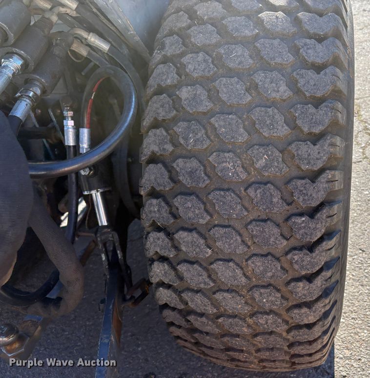 image for item EC8200 Kubota L4200 tractor