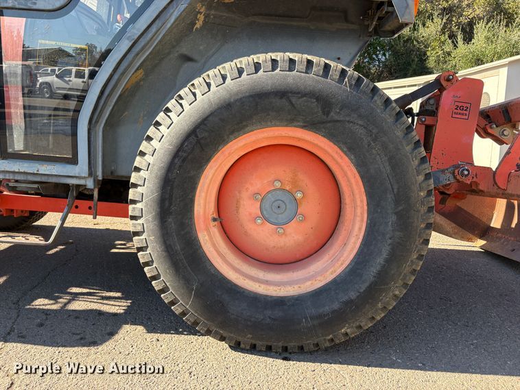 image for item EC8200 Kubota L4200 tractor