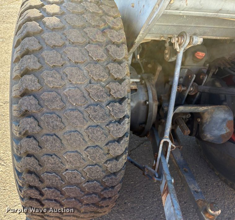 image for item EC8200 Kubota L4200 tractor